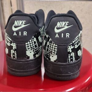 Mens black and mint Nike sneakers